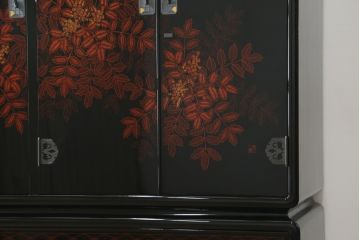 中古　美品　香川漆器　蒟醤(きんま)塗り　美しい艶が魅力!格調高い空間演出に活躍するワードローブ(衣装箪笥、和タンス、キャビネット)(定価推定約140万円)(R-060053)