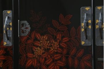中古　美品　香川漆器　蒟醤(きんま)塗り　美しい艶が魅力!格調高い空間演出に活躍するワードローブ(衣装箪笥、和タンス、キャビネット)(定価推定約140万円)(R-060053)
