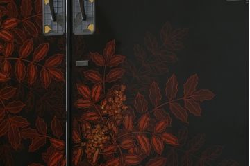 中古　美品　香川漆器　蒟醤(きんま)塗り　美しい艶が魅力!格調高い空間演出に活躍するワードローブ(衣装箪笥、和タンス、キャビネット)(定価推定約140万円)(R-060053)