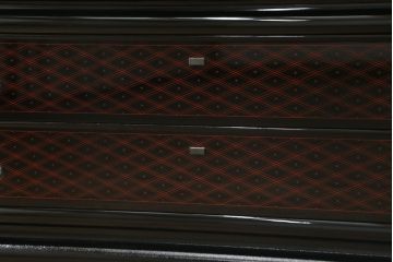 中古　美品　香川漆器　蒟醤(きんま)塗り　美しい艶が魅力!格調高い空間演出に活躍するワードローブ(衣装箪笥、和タンス、キャビネット)(定価推定約140万円)(R-060053)