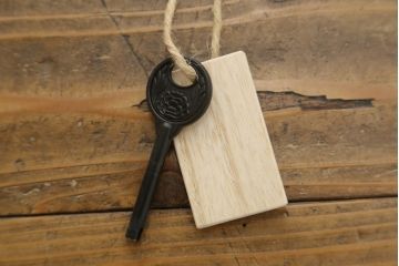 中古　美品　香川漆器　蒟醤(きんま)塗り　美しい艶が魅力!格調高い空間演出に活躍するワードローブ(衣装箪笥、和タンス、キャビネット)(定価推定約140万円)(R-060053)