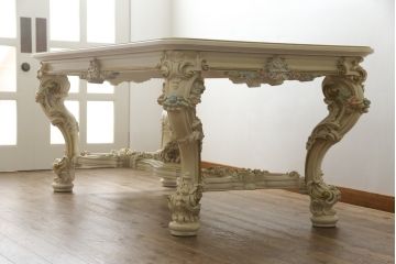 中古　イタリア高級家具　SILIK(シリック)　ロココ調　細部まで凝った装飾が目を引くダイニングテーブル(4人掛け、6人掛け)(R-060054)
