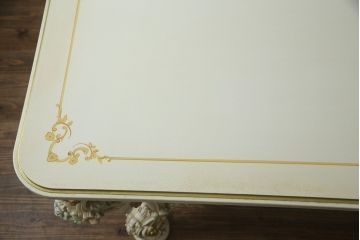 中古　イタリア高級家具　SILIK(シリック)　ロココ調　細部まで凝った装飾が目を引くダイニングテーブル(4人掛け、6人掛け)(R-060054)