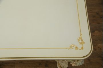 中古　イタリア高級家具　SILIK(シリック)　ロココ調　細部まで凝った装飾が目を引くダイニングテーブル(4人掛け、6人掛け)(R-060054)