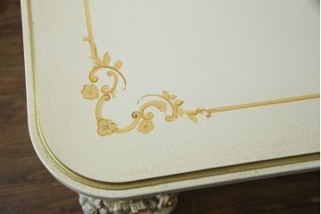 中古　イタリア高級家具　SILIK(シリック)　ロココ調　細部まで凝った装飾が目を引くダイニングテーブル(4人掛け、6人掛け)(R-060054)