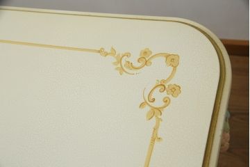 中古　イタリア高級家具　SILIK(シリック)　ロココ調　細部まで凝った装飾が目を引くダイニングテーブル(4人掛け、6人掛け)(R-060054)