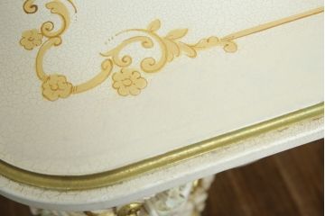 中古　イタリア高級家具　SILIK(シリック)　ロココ調　細部まで凝った装飾が目を引くダイニングテーブル(4人掛け、6人掛け)(R-060054)