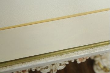 中古　イタリア高級家具　SILIK(シリック)　ロココ調　細部まで凝った装飾が目を引くダイニングテーブル(4人掛け、6人掛け)(R-060054)