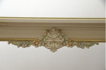中古　イタリア高級家具　SILIK(シリック)　ロココ調　細部まで凝った装飾が目を引くダイニングテーブル(4人掛け、6人掛け)(R-060054)