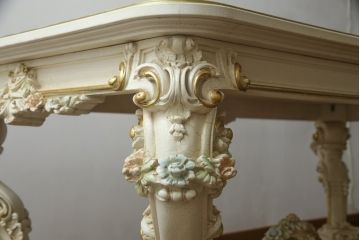 中古　イタリア高級家具　SILIK(シリック)　ロココ調　細部まで凝った装飾が目を引くダイニングテーブル(4人掛け、6人掛け)(R-060054)