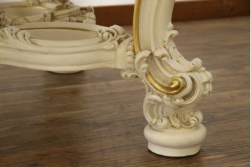 中古　イタリア高級家具　SILIK(シリック)　ロココ調　細部まで凝った装飾が目を引くダイニングテーブル(4人掛け、6人掛け)(R-060054)