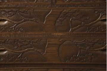 中古　美品　伝統工芸　軽井沢彫り　満開の桜の彫刻が見事な衣装盆付きの重ね箪笥(和タンス、着物箪笥、衣装たんす、引き出し、チェスト)(R-060068)