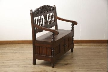 和製ビンテージ　神戸洋家具　COLONY HOUSE(コロニーハウス)　彫刻入り　挽き物加工がエレガントな雰囲気を醸し出す収納付きベンチ(ヴィンテージ、ソファ、2人掛け、長椅子、板座、ダイニングチェア)(R-060069)