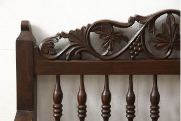 和製ビンテージ　神戸洋家具　COLONY HOUSE(コロニーハウス)　彫刻入り　挽き物加工がエレガントな雰囲気を醸し出す収納付きベンチ(ヴィンテージ、ソファ、2人掛け、長椅子、板座、ダイニングチェア)(R-060069)