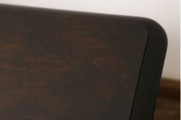 中古　北海道民芸家具　細身の脚が上品な印象を高めるダイニングテーブル(4人掛け、食卓)(R-060090)