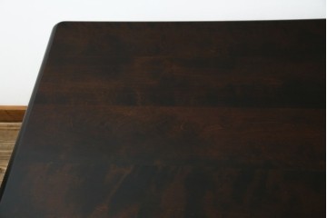中古　北海道民芸家具　細身の脚が上品な印象を高めるダイニングテーブル　(R-060093)
