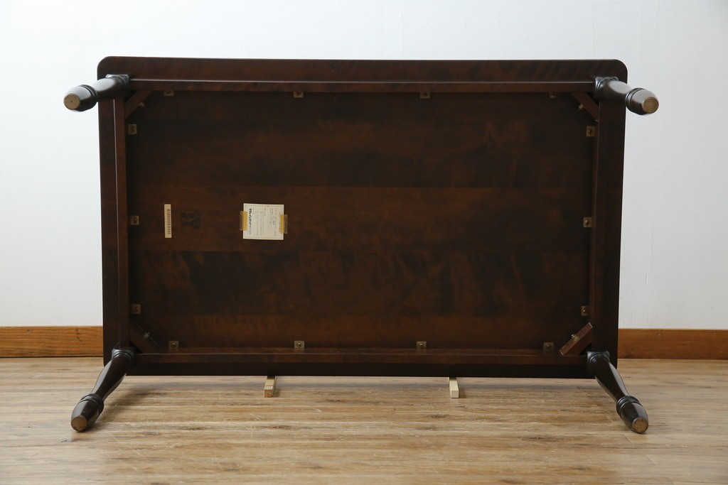 中古　北海道民芸家具　細身の脚が上品な印象を高めるダイニングテーブル　(R-060093)