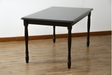 中古　北海道民芸家具　細身の脚が上品な印象を高めるダイニングテーブル　(R-060093)