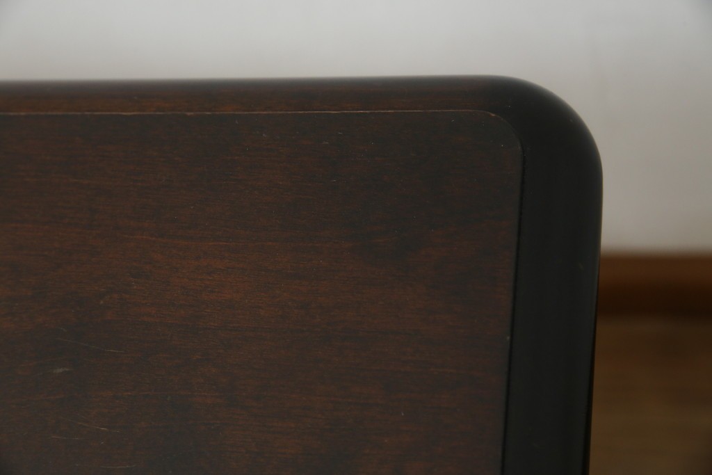 中古　北海道民芸家具　細身の脚が上品な印象を高めるダイニングテーブル　(R-060093)