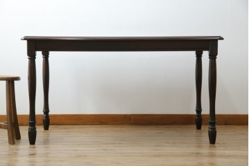 中古　北海道民芸家具　細身の脚が上品な印象を高めるダイニングテーブル　(R-060093)