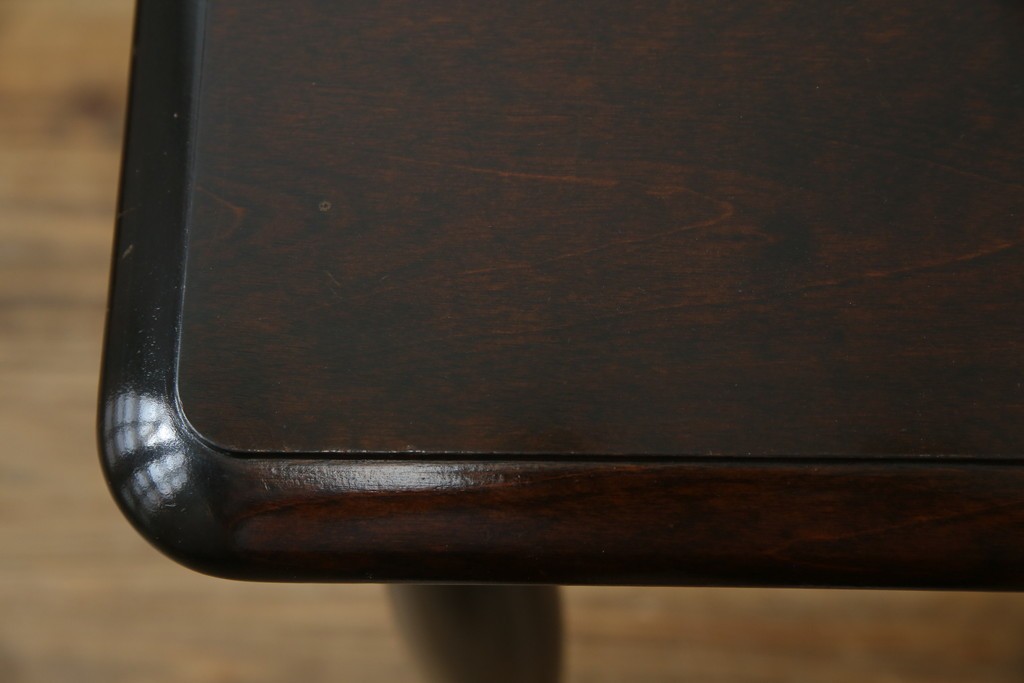 中古　北海道民芸家具　細身の脚が上品な印象を高めるダイニングテーブル　(R-060093)