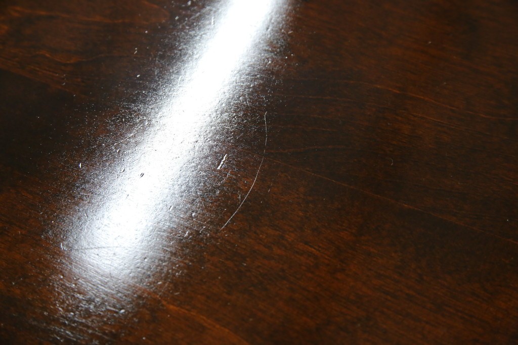 中古　北海道民芸家具　細身の脚が上品な印象を高めるダイニングテーブル　(R-060093)