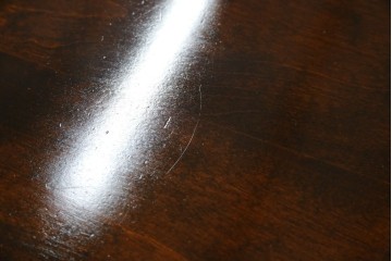 中古　北海道民芸家具　細身の脚が上品な印象を高めるダイニングテーブル　(R-060093)