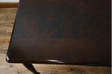 中古　北海道民芸家具　細身の脚が上品な印象を高めるダイニングテーブル　(R-060093)