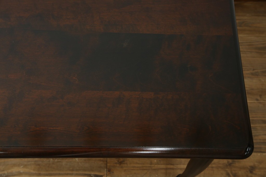 中古　北海道民芸家具　細身の脚が上品な印象を高めるダイニングテーブル　(R-060093)