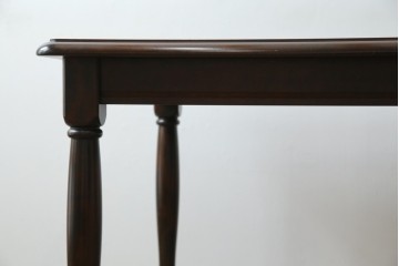 中古　北海道民芸家具　細身の脚が上品な印象を高めるダイニングテーブル　(R-060093)