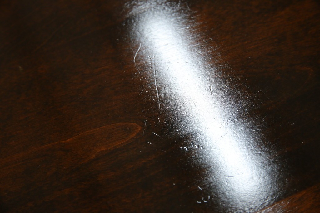 中古　北海道民芸家具　細身の脚が上品な印象を高めるダイニングテーブル　(R-060093)