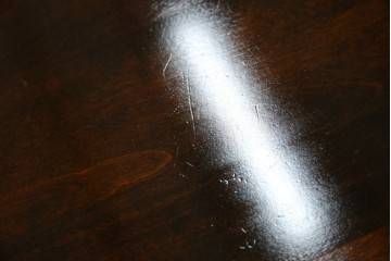 中古　北海道民芸家具　細身の脚が上品な印象を高めるダイニングテーブル　(R-060093)