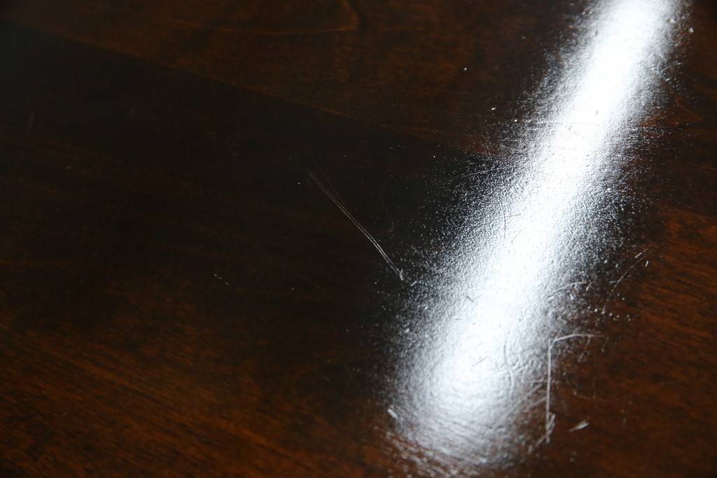 中古　北海道民芸家具　細身の脚が上品な印象を高めるダイニングテーブル　(R-060093)