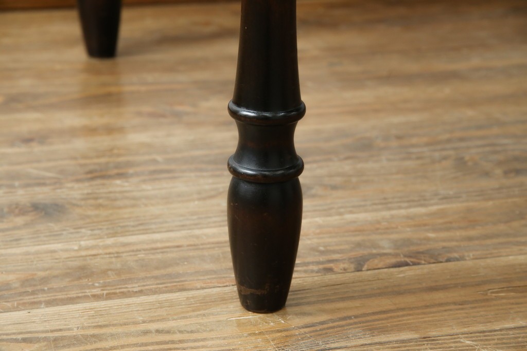 中古　北海道民芸家具　細身の脚が上品な印象を高めるダイニングテーブル　(R-060093)