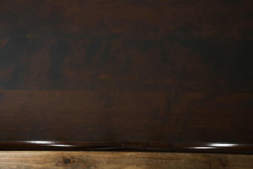 中古　北海道民芸家具　細身の脚が上品な印象を高めるダイニングテーブル　(R-060093)