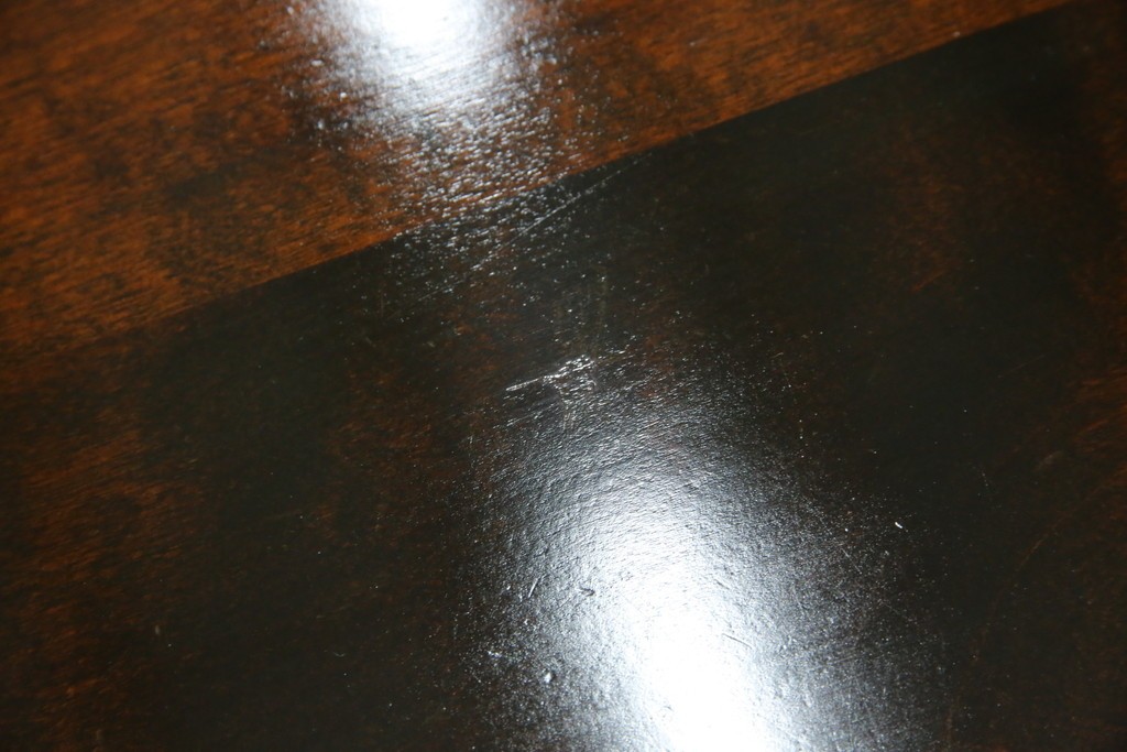 中古　北海道民芸家具　細身の脚が上品な印象を高めるダイニングテーブル　(R-060093)