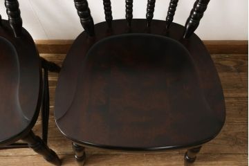 中古　北海道民芸家具　クラシカルな雰囲気を醸し出すダイニングチェア2脚セット(椅子、板座チェア)(R-060099)
