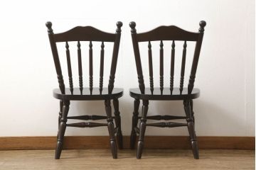中古　北海道民芸家具　クラシカルな雰囲気を醸し出すダイニングチェア2脚セット(椅子、板座チェア)(R-060099)