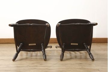 中古　北海道民芸家具　クラシカルな雰囲気を醸し出すダイニングチェア2脚セット(椅子、板座チェア)(R-060099)