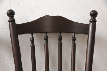 中古　北海道民芸家具　クラシカルな雰囲気を醸し出すダイニングチェア2脚セット(椅子、板座チェア)(R-060101)