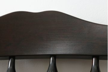 中古　北海道民芸家具　クラシカルな雰囲気を醸し出すダイニングチェア2脚セット(椅子、板座チェア)(R-060103)