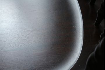 中古　北海道民芸家具　クラシカルな雰囲気を醸し出すダイニングチェア2脚セット(椅子、板座チェア)(R-060103)