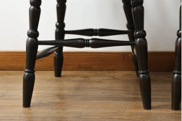 中古　北海道民芸家具　クラシカルな雰囲気を醸し出すダイニングチェア2脚セット(椅子、板座チェア)(R-060103)