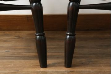 中古　北海道民芸家具　クラシカルな雰囲気を醸し出すダイニングチェア2脚セット(椅子、板座チェア)(R-060103)