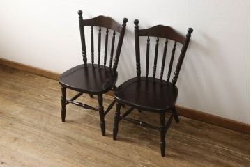 中古　北海道民芸家具　クラシカルな雰囲気を醸し出すダイニングチェア2脚セット(椅子、板座チェア)(R-060104)