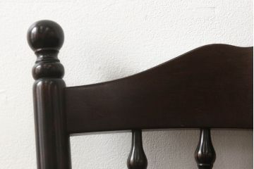 中古　北海道民芸家具　クラシカルな雰囲気を醸し出すダイニングチェア2脚セット(椅子、板座チェア)(R-060104)