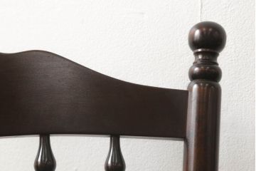 中古　北海道民芸家具　クラシカルな雰囲気を醸し出すダイニングチェア2脚セット(椅子、板座チェア)(R-060104)