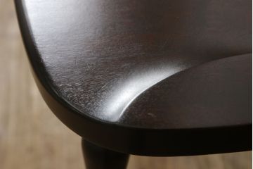 中古　北海道民芸家具　クラシカルな雰囲気を醸し出すダイニングチェア2脚セット(椅子、板座チェア)(R-060104)