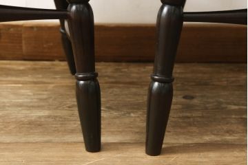 中古　北海道民芸家具　クラシカルな雰囲気を醸し出すダイニングチェア2脚セット(椅子、板座チェア)(R-060104)