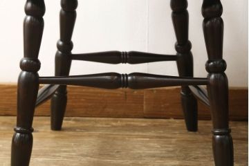中古　北海道民芸家具　クラシカルな雰囲気を醸し出すダイニングチェア2脚セット(椅子、板座チェア)(R-060104)
